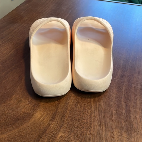 Pale pink Ayoon sandals from Adidas - Picture 5 of 8